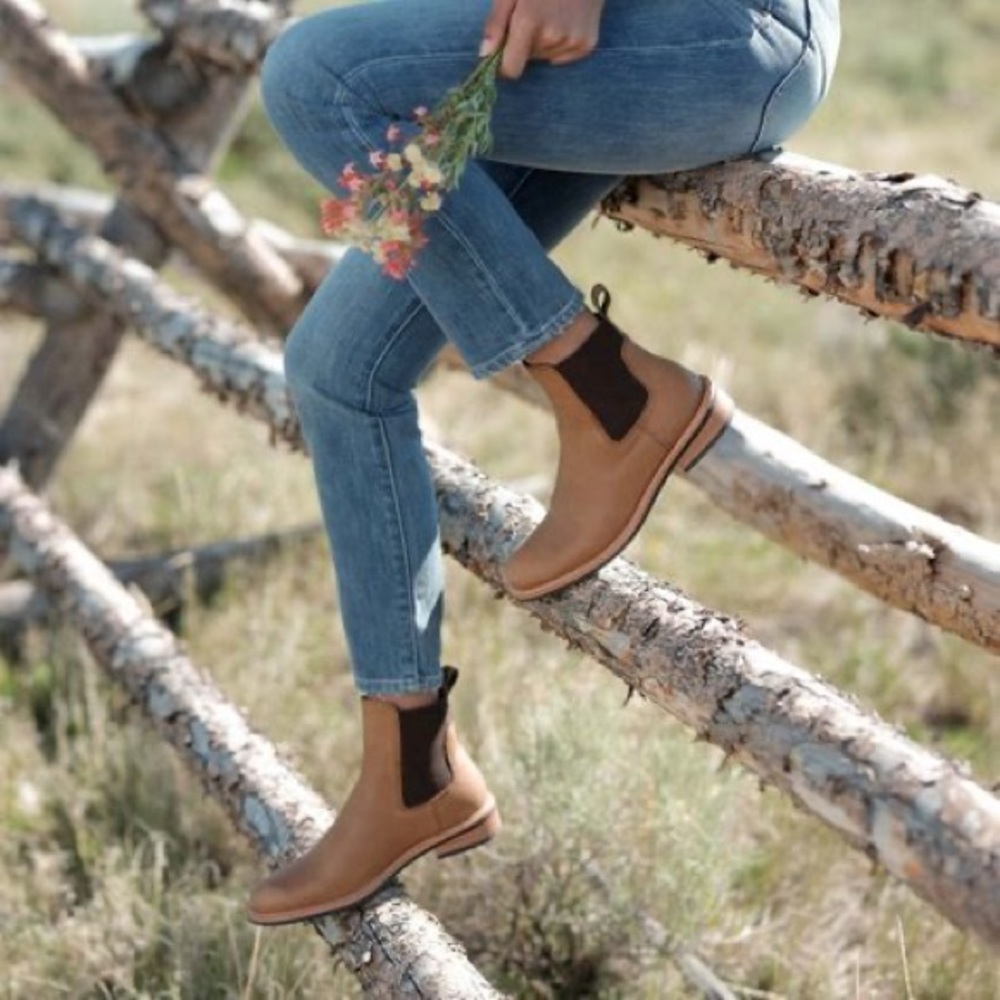 Nisolo Sustainable Women's Classic Chelsea Boot 9